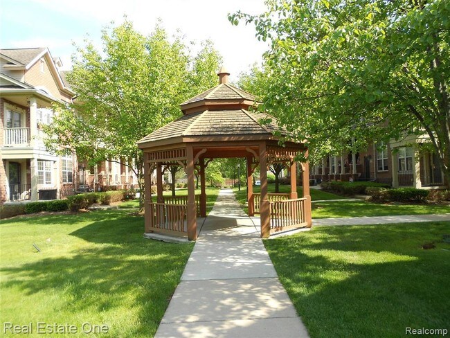 Building Photo - 428 Old Pine Way