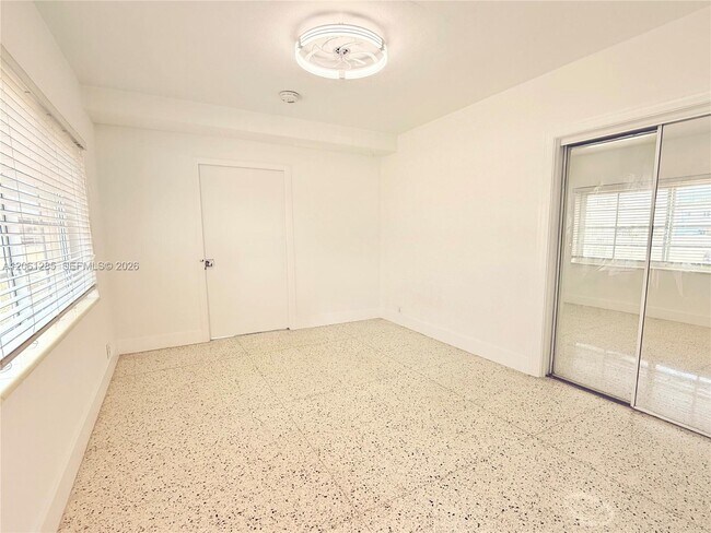 Foto del edificio - 7400 Harding Ave