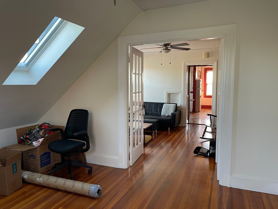 697 Hope St, Providence, RI 02906 Townhome Rentals in Providence RI