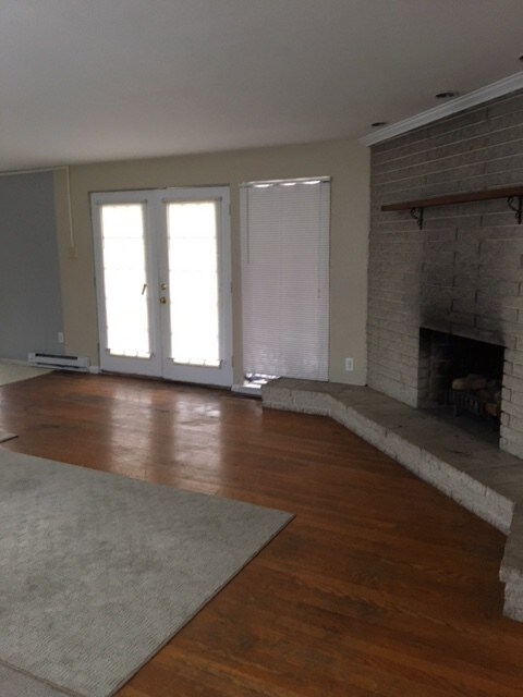 Primary Photo - 1221 E Philadelphia St