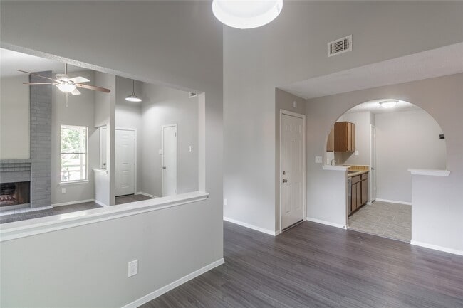 Foto del edificio - 3118 Lucida Ln