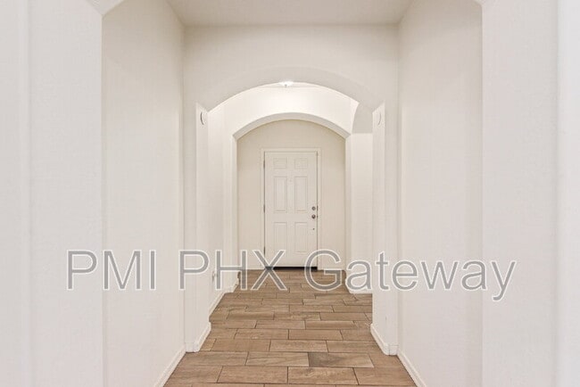 Building Photo - 735 E Constance Wy