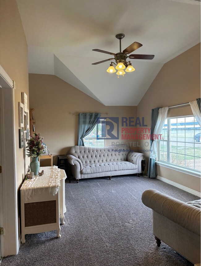 Foto del edificio - 3 bed 2 bath - House - Pet Friendly