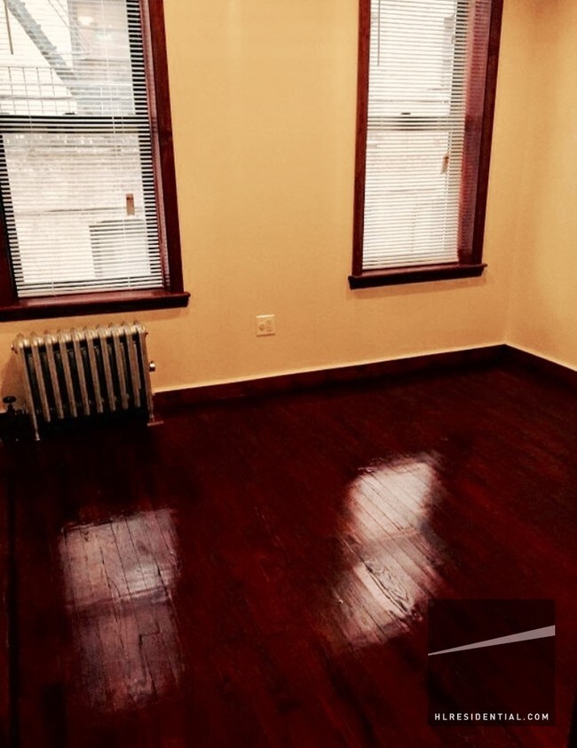 Foto del edificio - 3776 62nd St