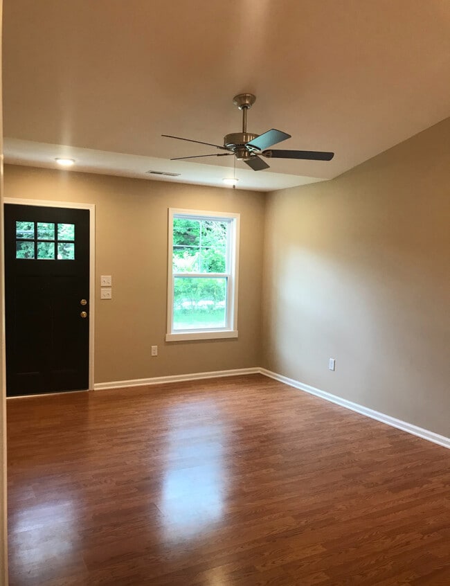 Building Photo - 1256 Dean Dr