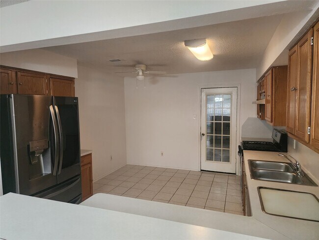 Building Photo - 8239 Viny Ridge Dr