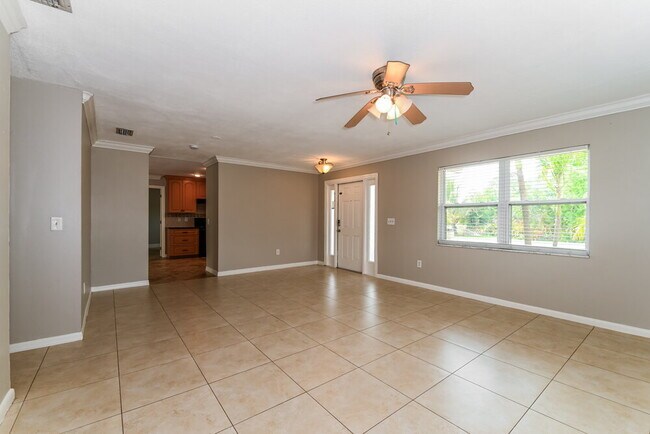 Foto del edificio - 5595 Sunrise Dr