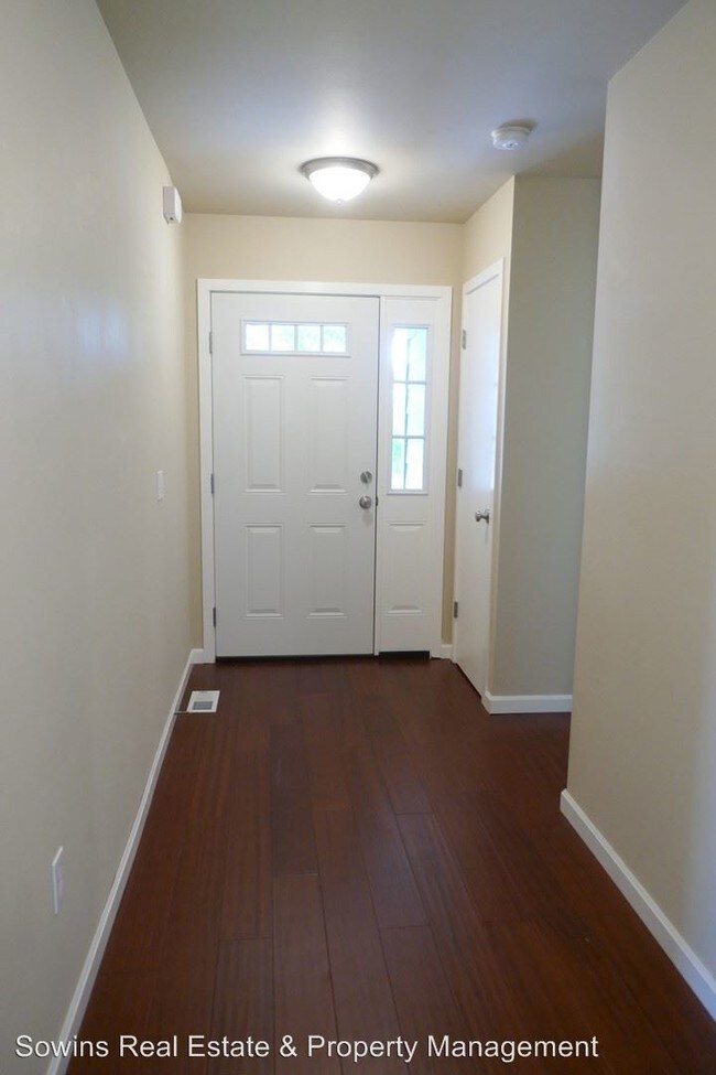 Foto del edificio - 3 br, 2 bath House - 90 NW Birch Ave.