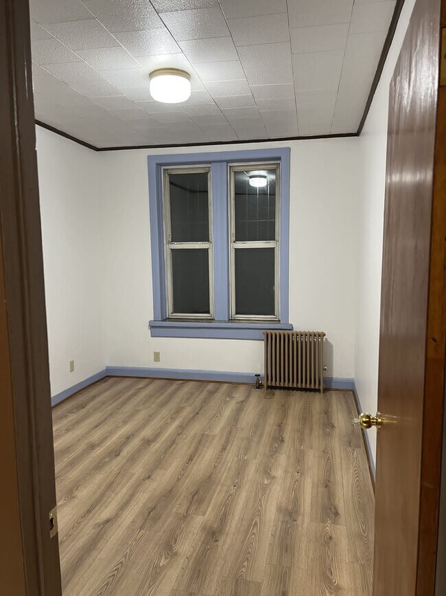 Foto del edificio - 2146 E 8th St