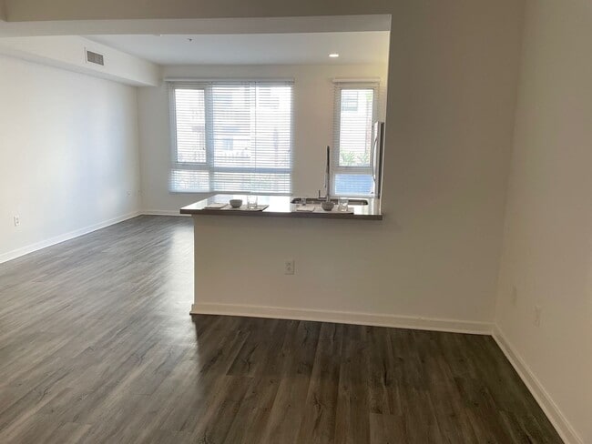 Interior Photo - Canvas LA