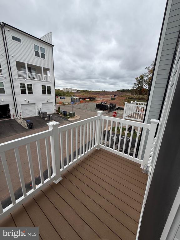 Building Photo - 45203 Drowes Ter