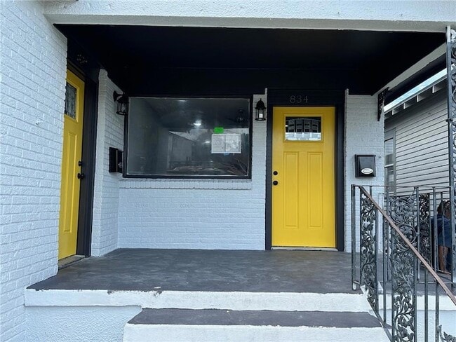 Building Photo - 834 Vallette St