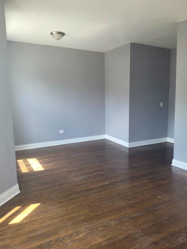 Foto del edificio - 1910 E 73rd St