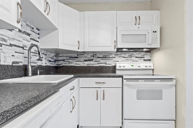 Foto del edificio - 751 Pine Dr