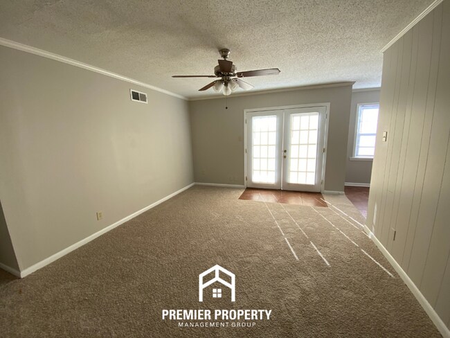 Foto del edificio - 6345 Martinwood Dr