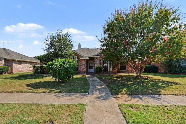 Photo - 1306 Woodmont Drive House