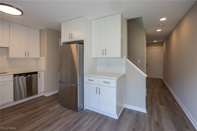 Building Photo - 993 Cornell Ct