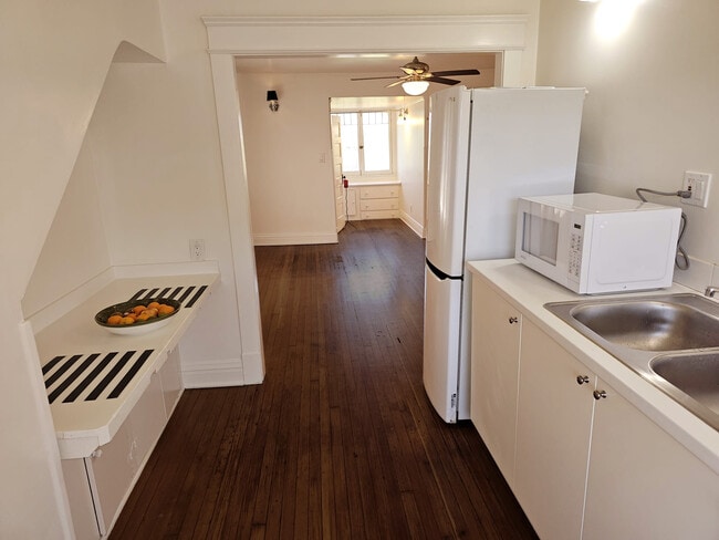 Building Photo - 1518 S St Andrews Pl