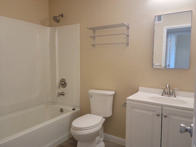 Building Photo - 3701 Thomas Ave