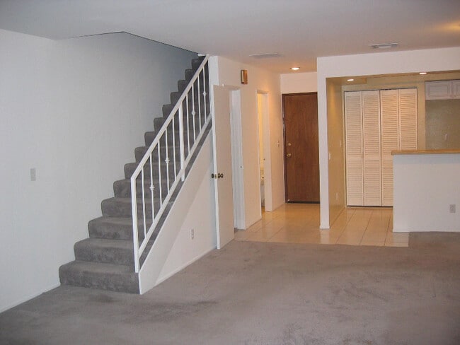 Building Photo - 558 Evergreen St