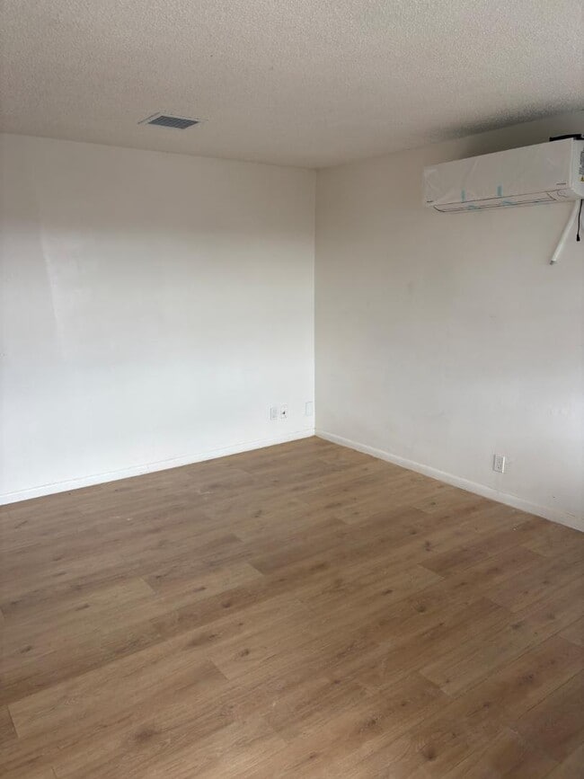 Building Photo - 1406 Barton Rd