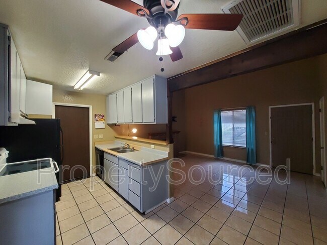 Building Photo - 700 McCoy Ct