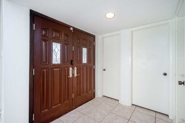 Building Photo - 2528 Bering Dr