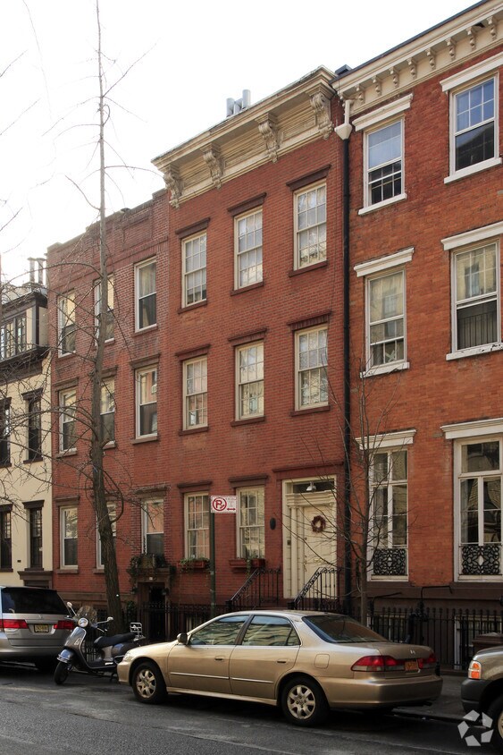 Building Photo - 122 Washington Pl