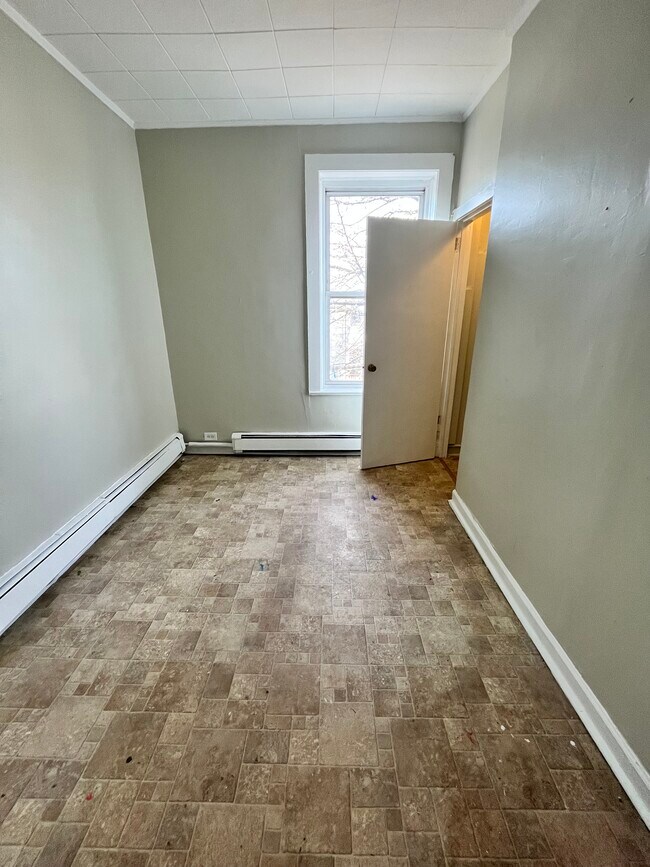 Building Photo - 405 Woodlawn Ave