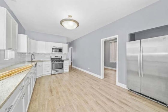 Kitchen - 1341 Oak Park Ave