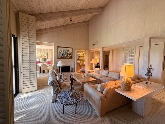 Foto del edificio - 714 Inverness Dr