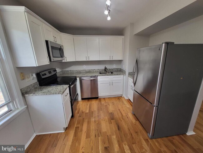 Building Photo - 2809 Chablis Cir