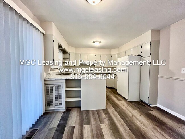 Foto del edificio - Charming Single Family Home -Ready for your September Move-in!