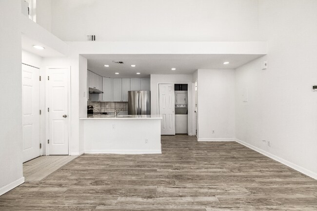 Foto del edificio - 8500 E Jefferson Ave