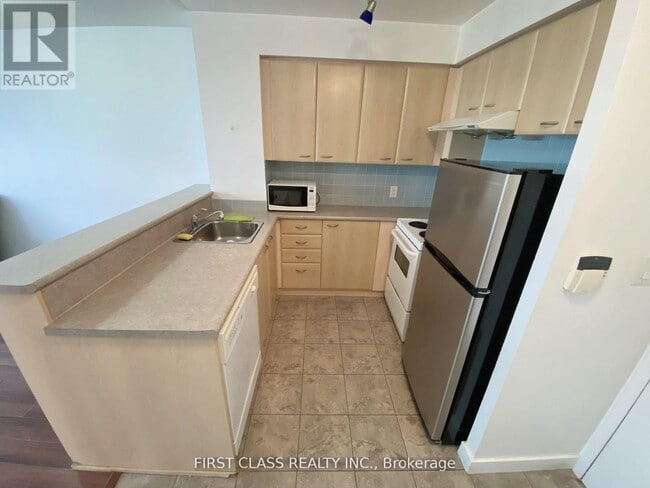 Building Photo - 36 Lee Centre Dr