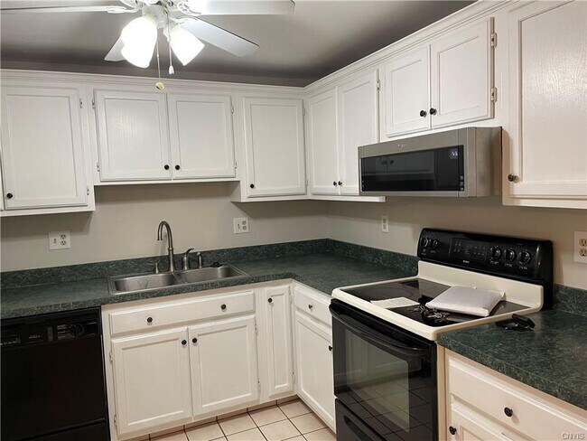 Building Photo - 8181 Bluffview Dr