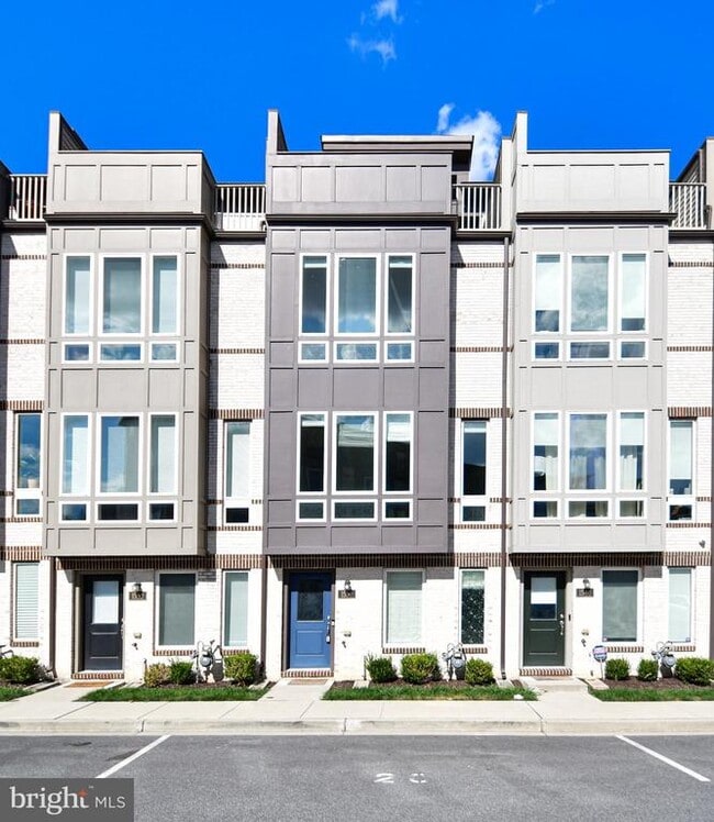 Building Photo - 1550 Trafalgar Ln