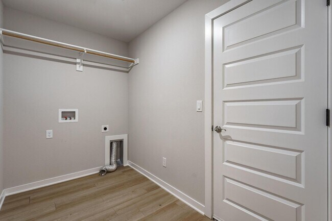 Building Photo - Modern Brick Home Near George Park in Spri...