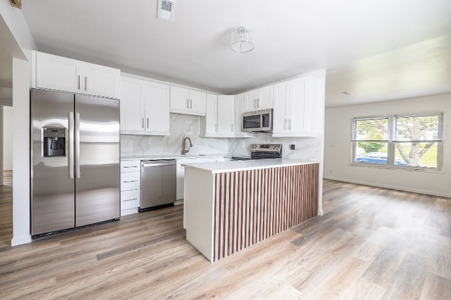 Foto del edificio - 199 Sunset Dr S