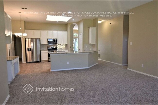 Building Photo - 2800 Lakeside Dr