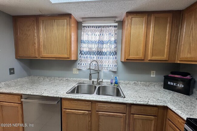 Foto del edificio - 801 Kettering Way