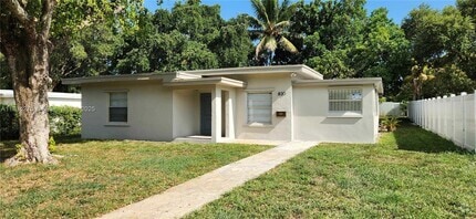 Building Photo - 830 NE 143rd St