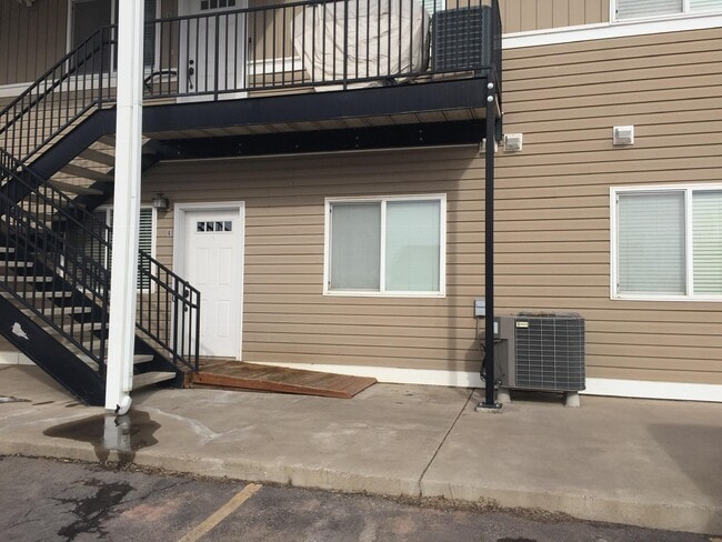 Exterior 6 - 810 E Laramie St