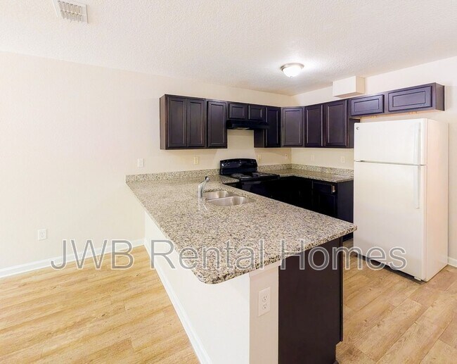 Building Photo - 8474 McGirts Village Ln