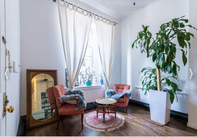 Sala de estar del primer piso - 147 W 118th St