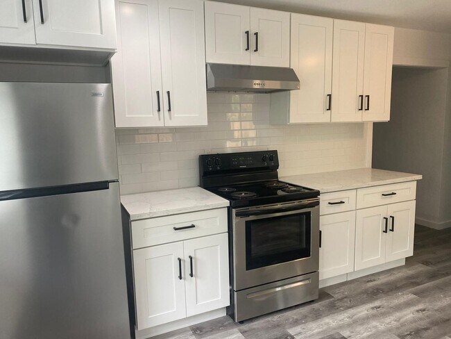 Building Photo - Renovated single family home in Seattle! B...