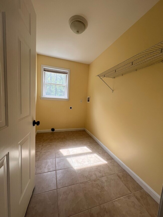 Foto del edificio - 97 N Main St