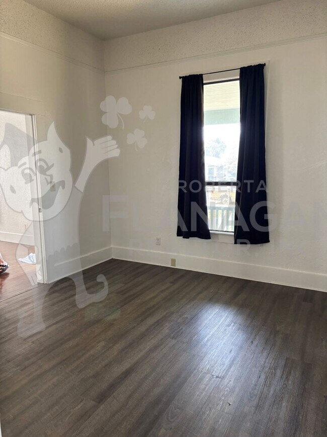 Foto del edificio - 321 W 19th St