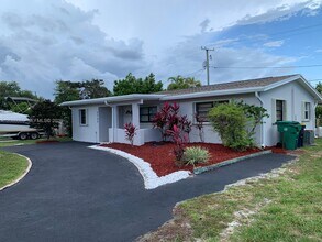 Building Photo - 2733 SW 46th Ct