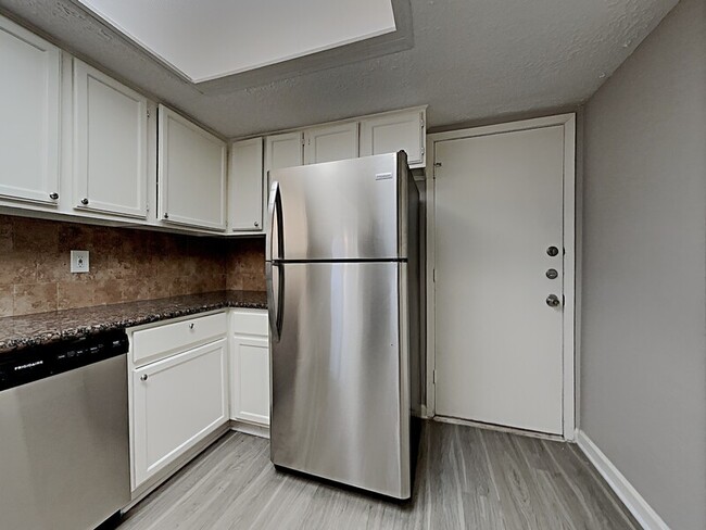 Building Photo - 8615 Riverside Walk Ln